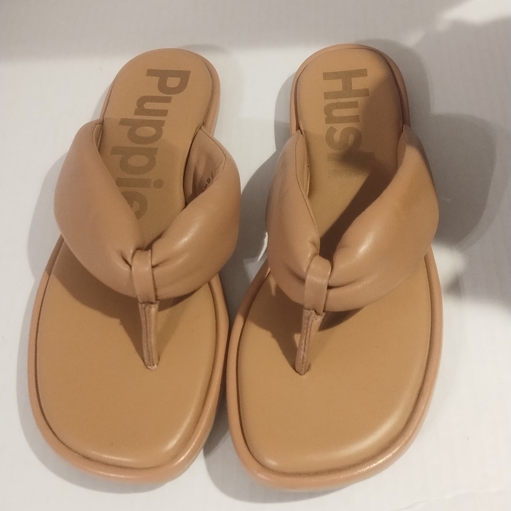 Hush Puppies New Women's Tan Puffy Flats Sandals size 9